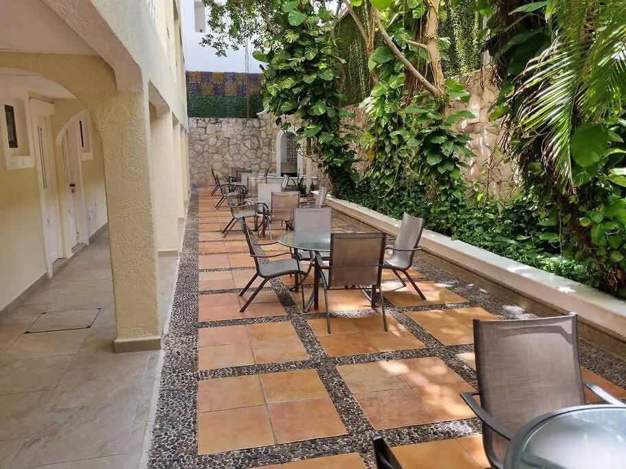 Cancun Plaza Condo Ocean Front 0*,  Мексика