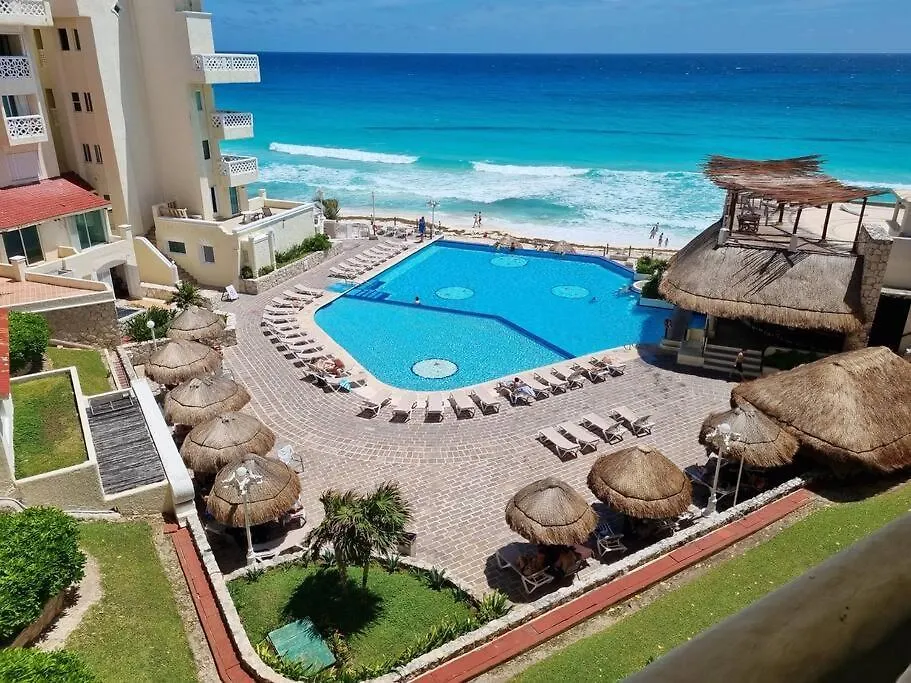 Cancun Plaza Condo Ocean Front Апартаменты