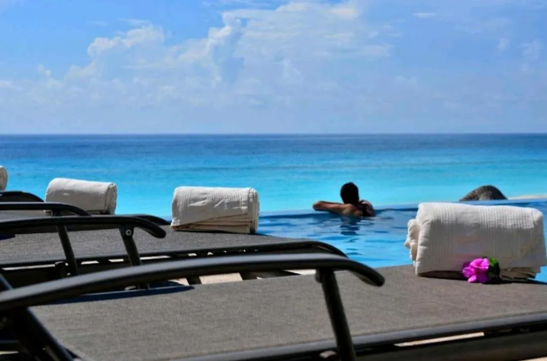 Cancun Plaza Condo Ocean Front Апартаменты
