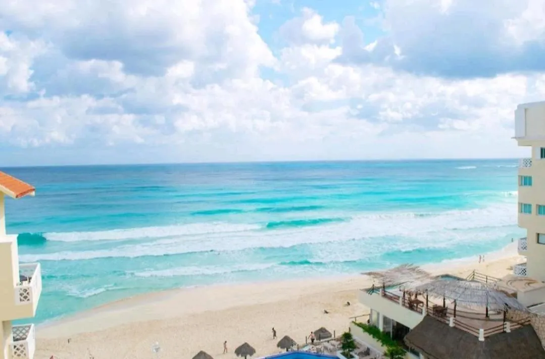 Cancun Plaza Condo Ocean Front 0*,
