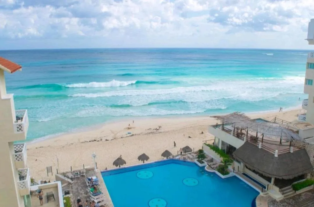 Апартаменты Cancun Plaza Condo Ocean Front