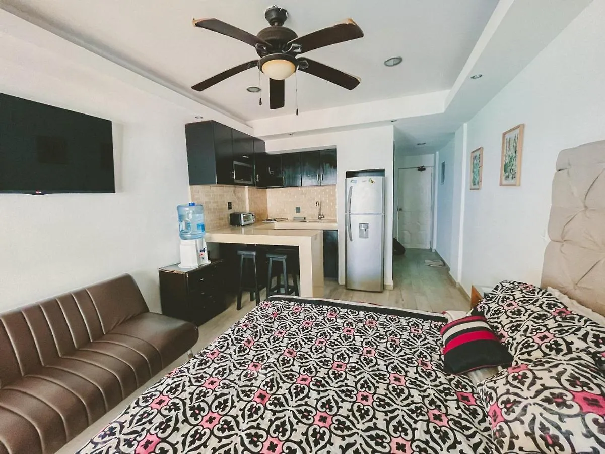 Cancun Plaza Condo Ocean Front Апартаменты