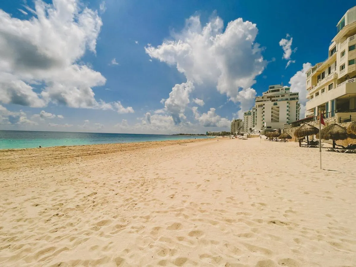 Cancun Plaza Condo Ocean Front 0*,  Мексика