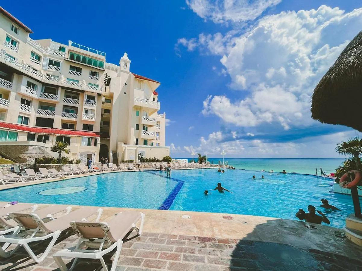 Cancun Plaza Condo Ocean Front Апартаменты