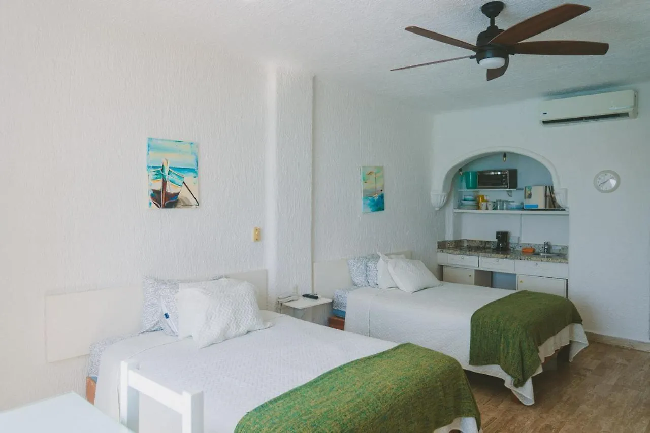 Апартаменты Cancun Plaza Condo Ocean Front