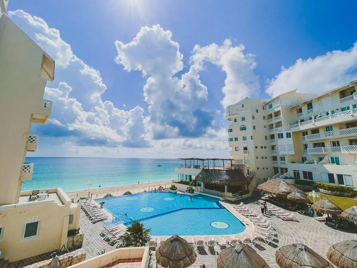 Апартаменты Cancun Plaza Condo Ocean Front
