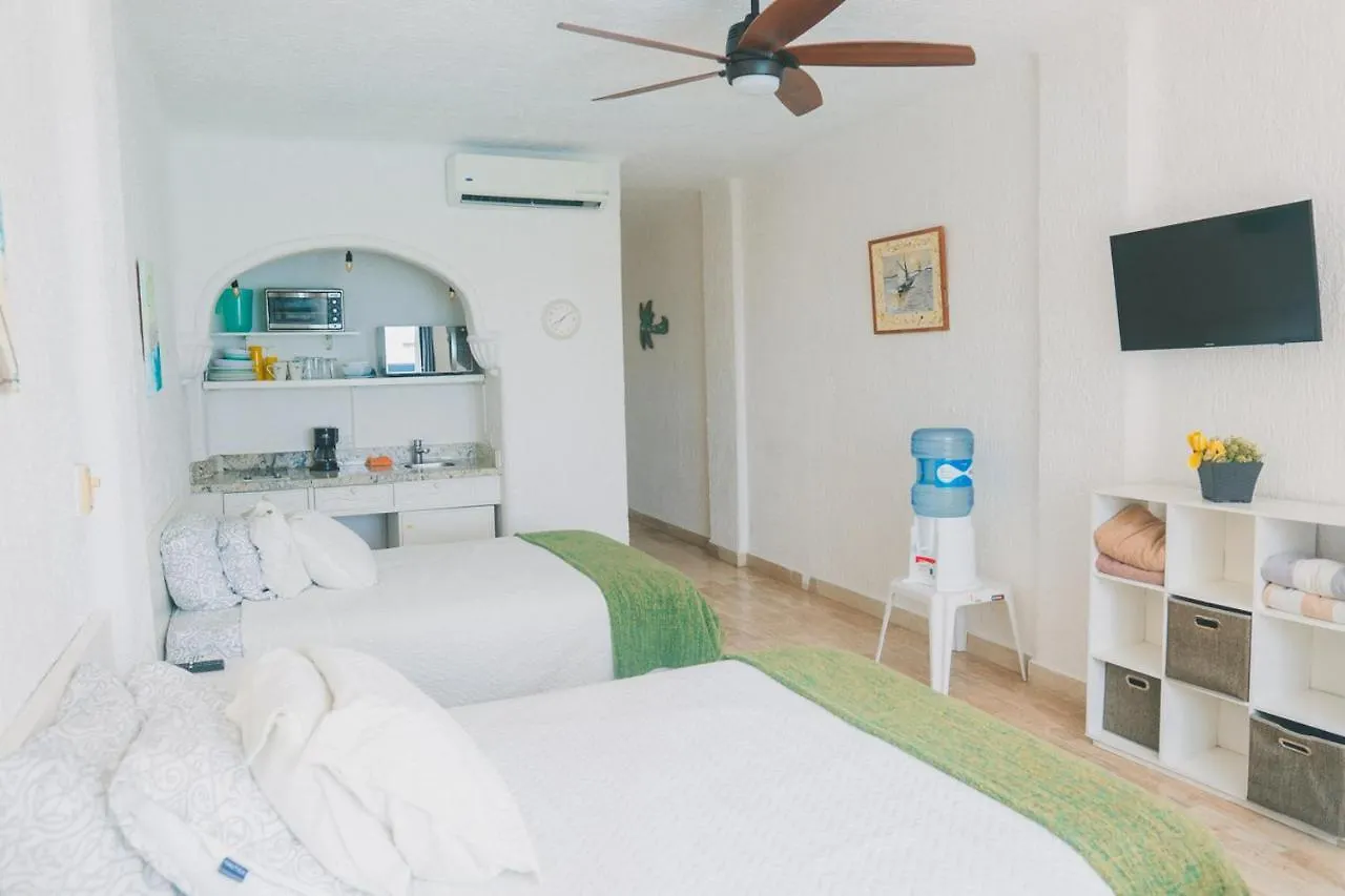 Cancun Plaza Condo Ocean Front Апартаменты