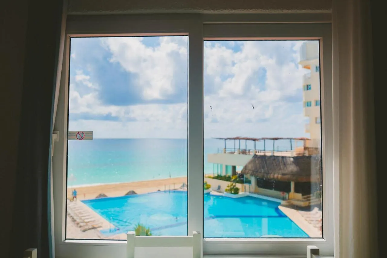 Cancun Plaza Condo Ocean Front Мексика